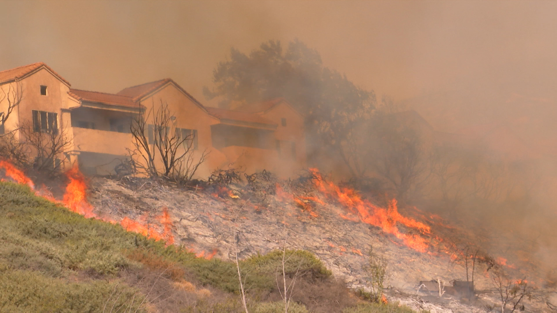 SCVTV SCV News Railroad Fire Breaks Out Near Newhall